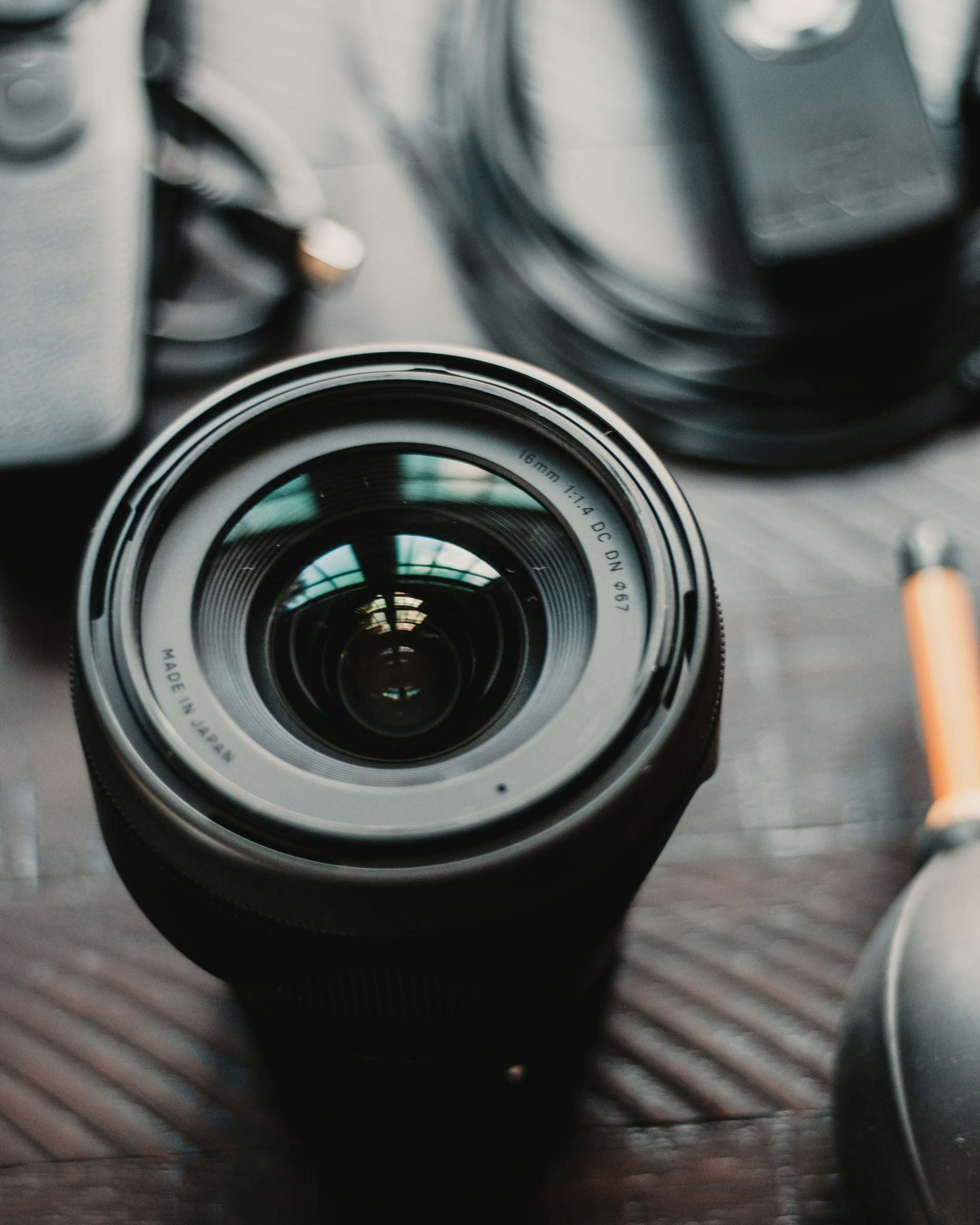 image of a camera lens