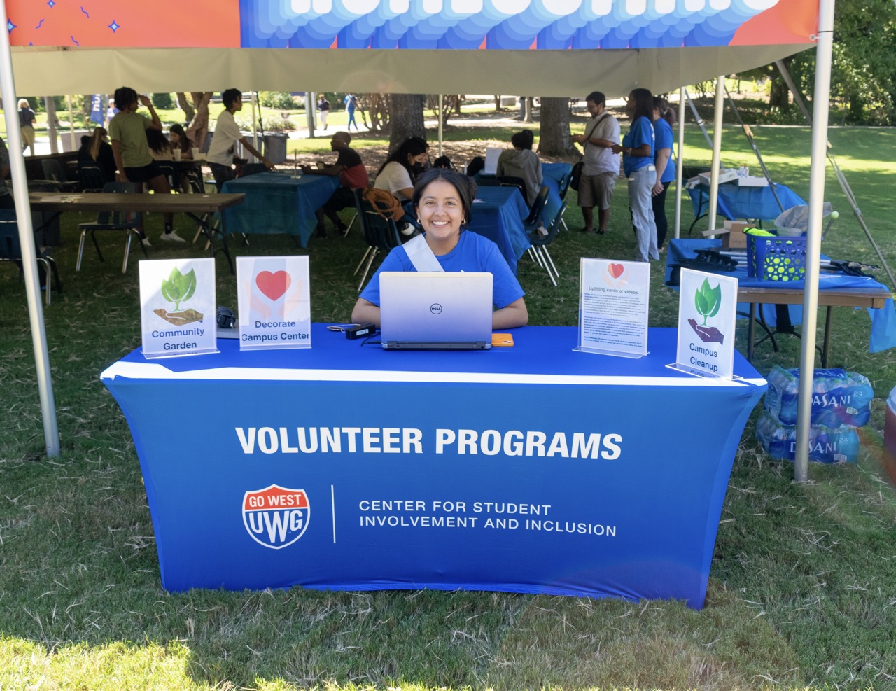 Students signing up for volunteer opportunities in the Campus Center