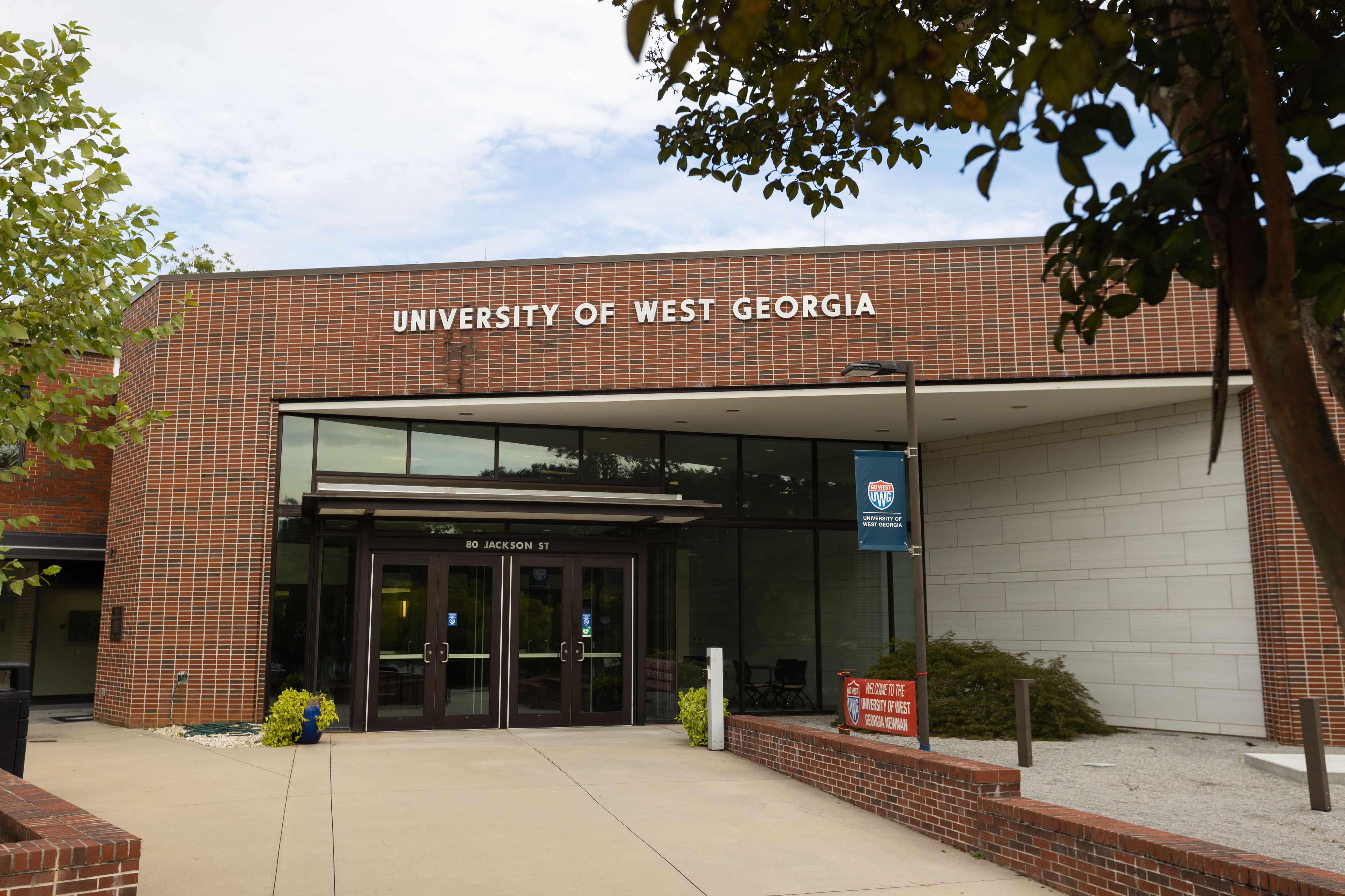 newnan building entryway